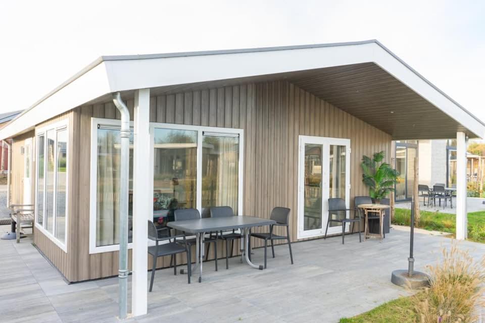 EuroParcs De Kraaijenbergse Plassen Linden Exterior foto